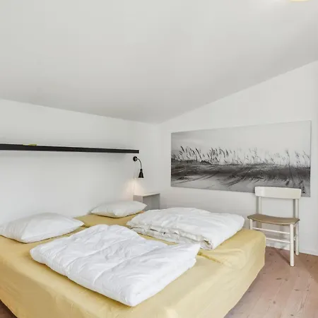 Stunning In With 5 Bedrooms And Internet