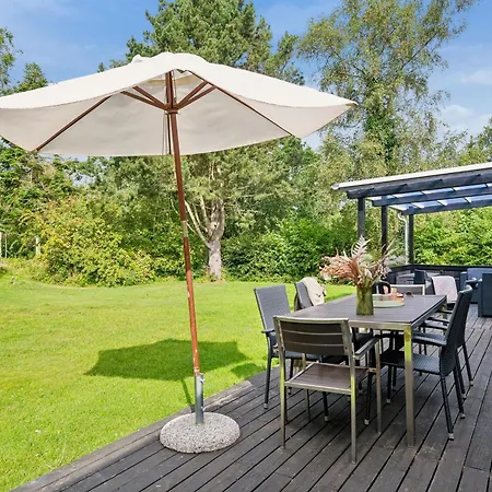 Stunning In With 5 Bedrooms And Internet Feriehus