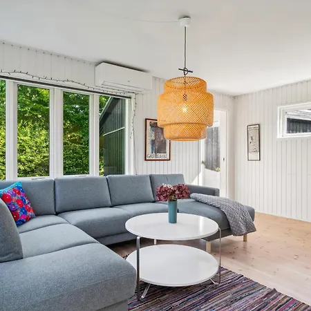 Stunning In With 5 Bedrooms And Internet